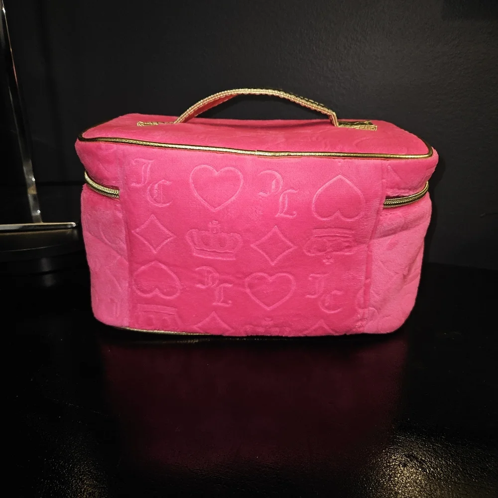 Juicy Couture Pink/Gold Logo Velour Makeup Bag Includes 1 Toiletry Bott…